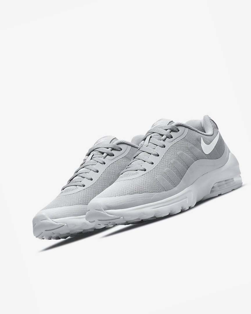 Nike Air Max Invigor Fritidssko Herre Grå Hvite | NO2603