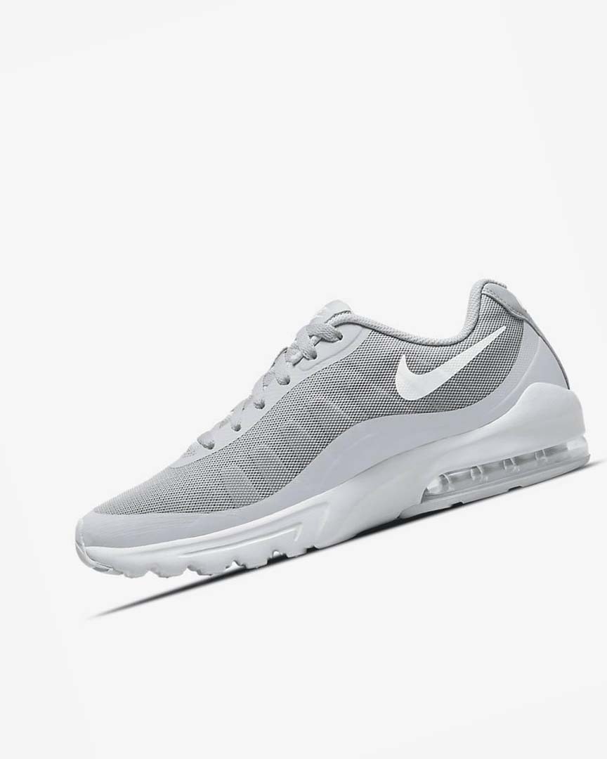 Nike Air Max Invigor Fritidssko Herre Grå Hvite | NO2603