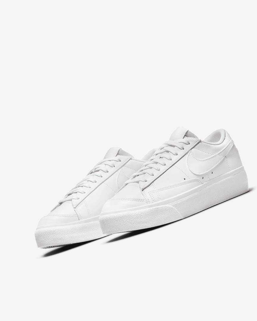 Nike Blazer Low Platform Joggesko Dame Hvite | NO4498