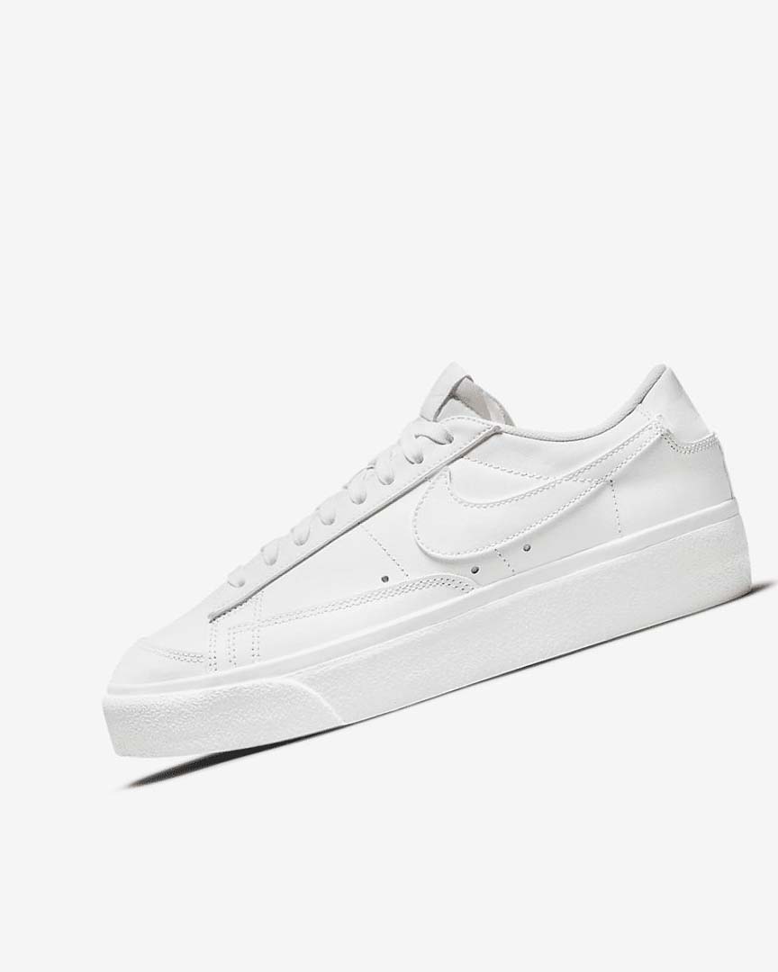 Nike Blazer Low Platform Joggesko Dame Hvite | NO4498