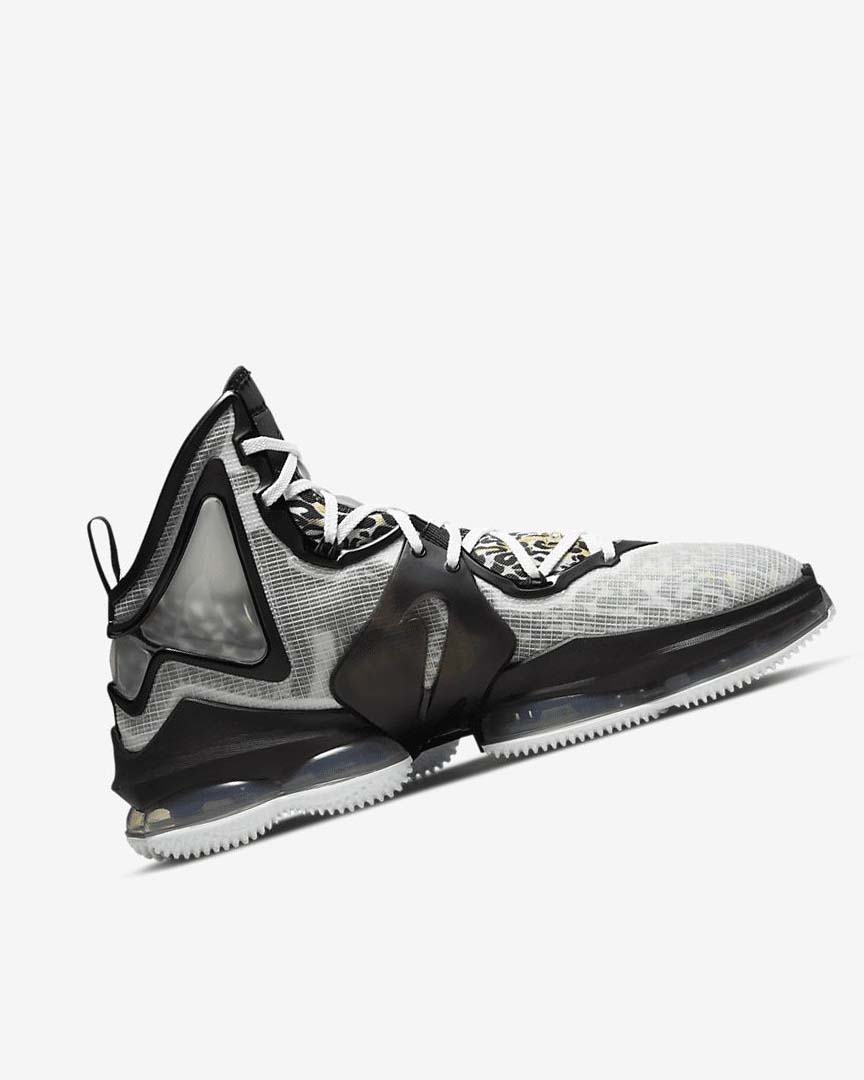 Nike LeBron 19 Basketsko Dame Hvite Svarte Metal Gull | NO2906