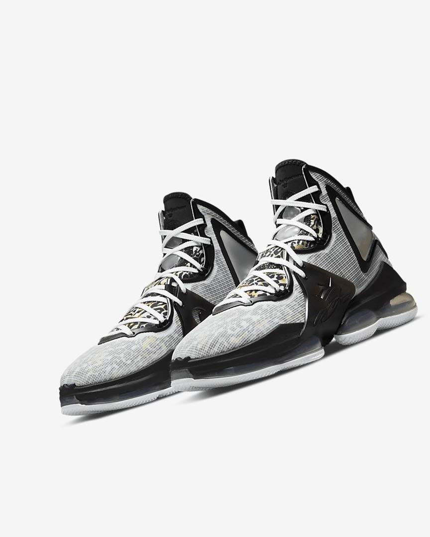 Nike LeBron 19 Basketsko Dame Hvite Svarte Metal Gull | NO2906