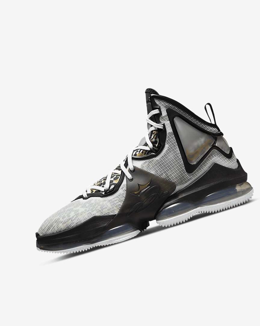 Nike LeBron 19 Basketsko Dame Hvite Svarte Metal Gull | NO2906