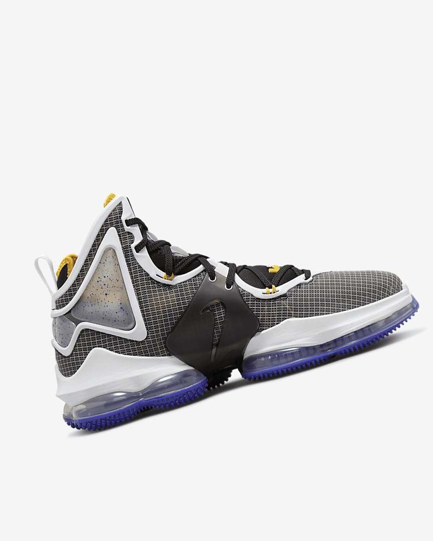 Nike LeBron 19 Basketsko Dame Svarte Lilla Hvite Gull | NO4715