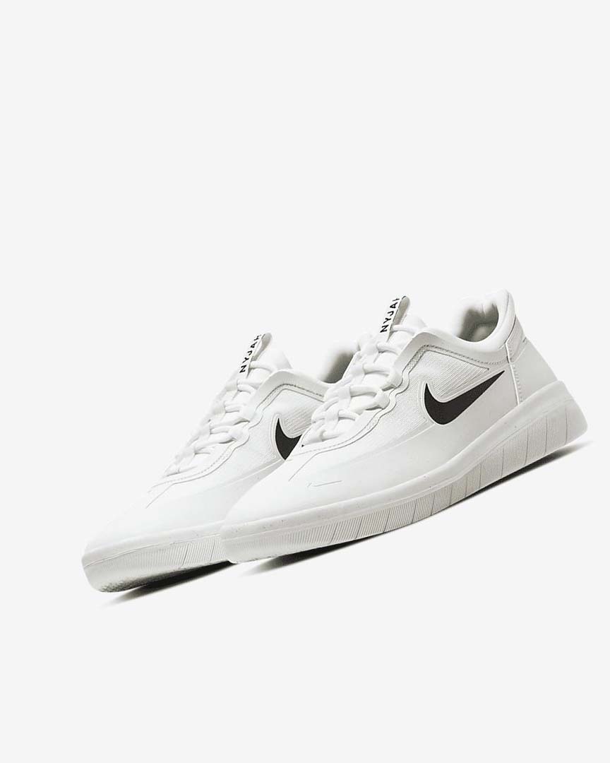 Nike SB Nyjah Free 2 Skatesko Dame Hvite Hvite Hvite Svarte | NO5503